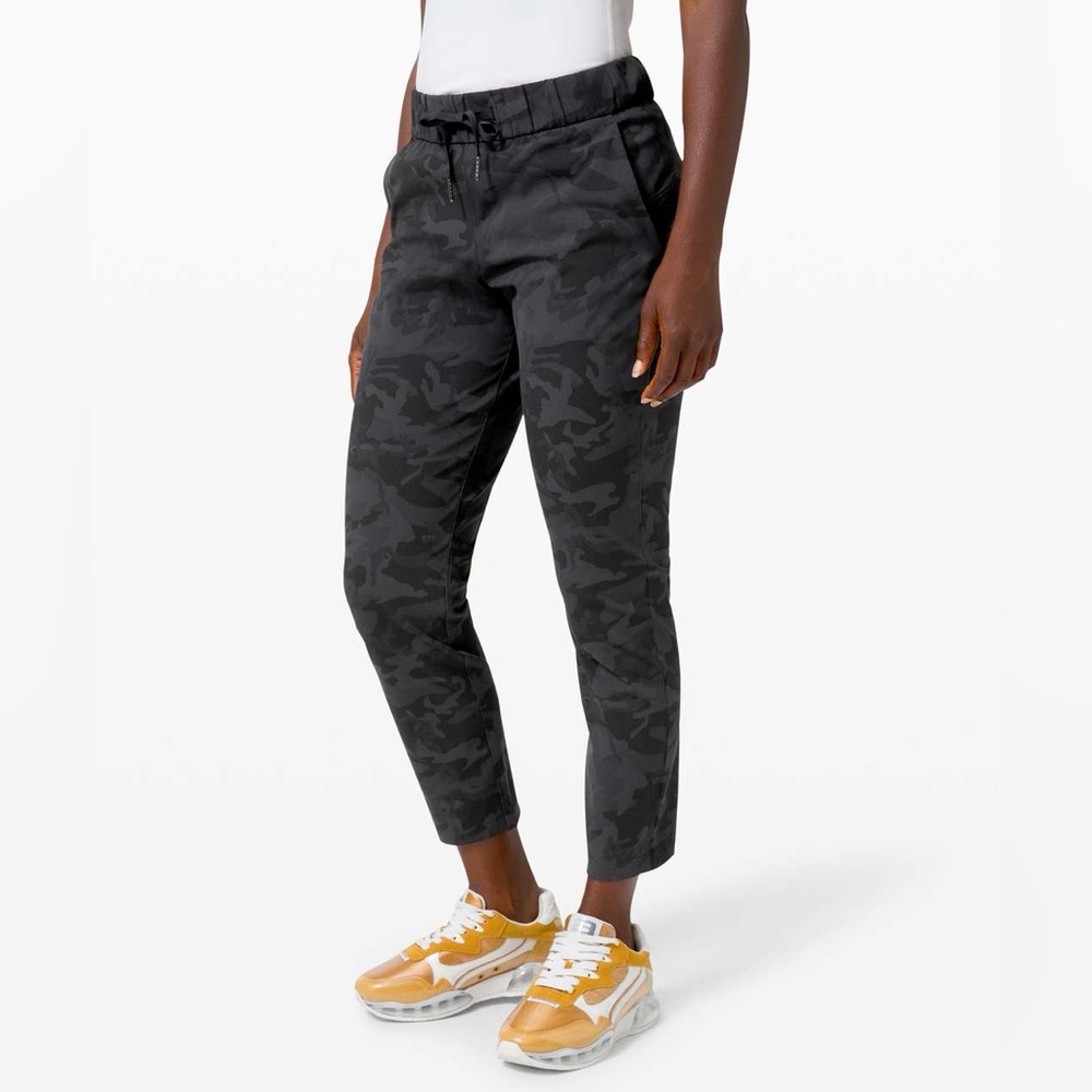 Lululemon On The Fly 7/8 Pant 27” – Incognito Camo Multi Grey, Size 6